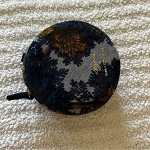 Sézane jewelry case